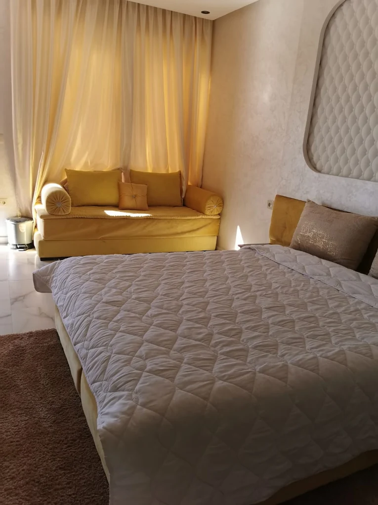 Chambre avec vue sur intérieur du riad